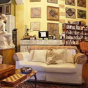 Homestay Donna Regina Dimora D'epoca, Naples